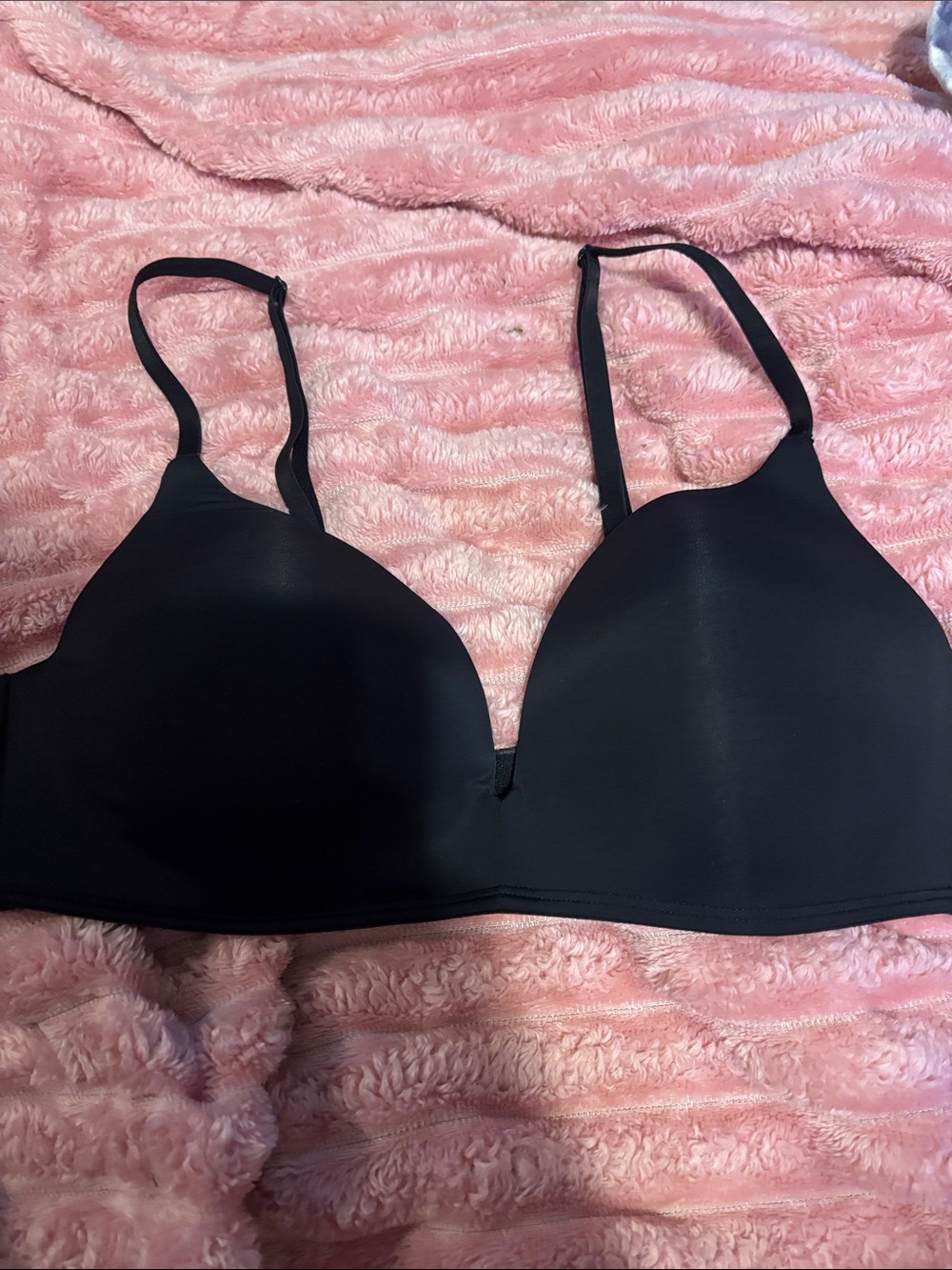 Black bra , no wires   Slight padding